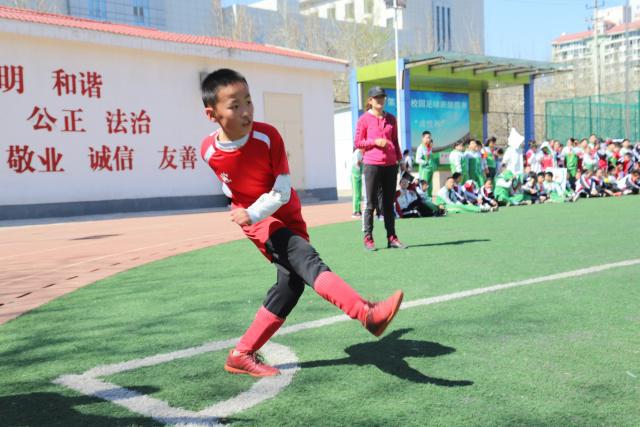 李新翔未能入选国足引发关注，背后原因解析